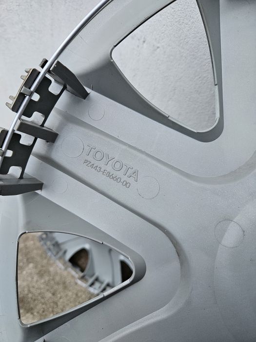 Оригинални Тасове за Toyta 16 Corolla Avensis Auris и др.