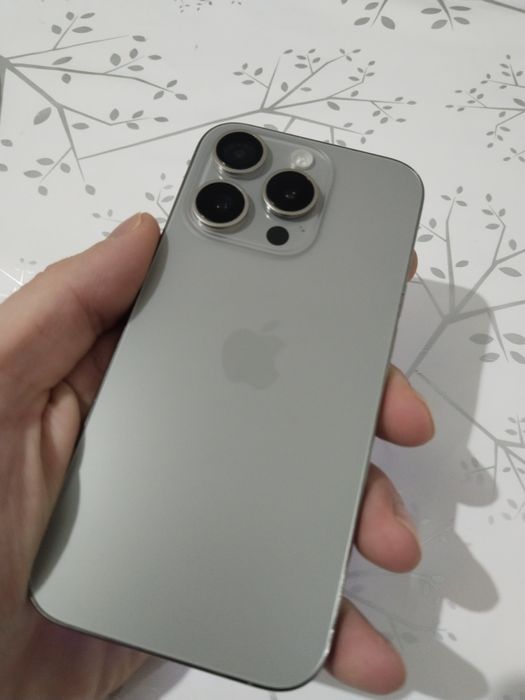 iPhone 15 pro,,, 128 GB.