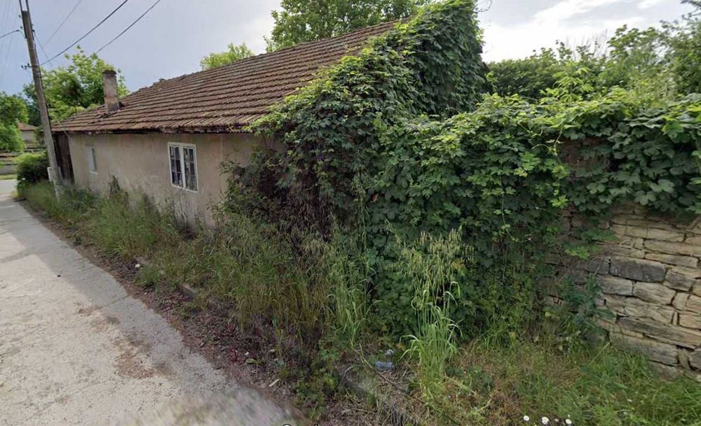 Продавам къща с голям двор в Копривец