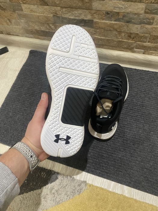 Under Armour Hovr номер 38,5