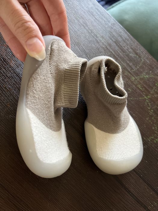 Продам обувь для мальчика и девочки по 2000