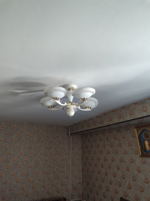 Люстра пятирожковая продаётся