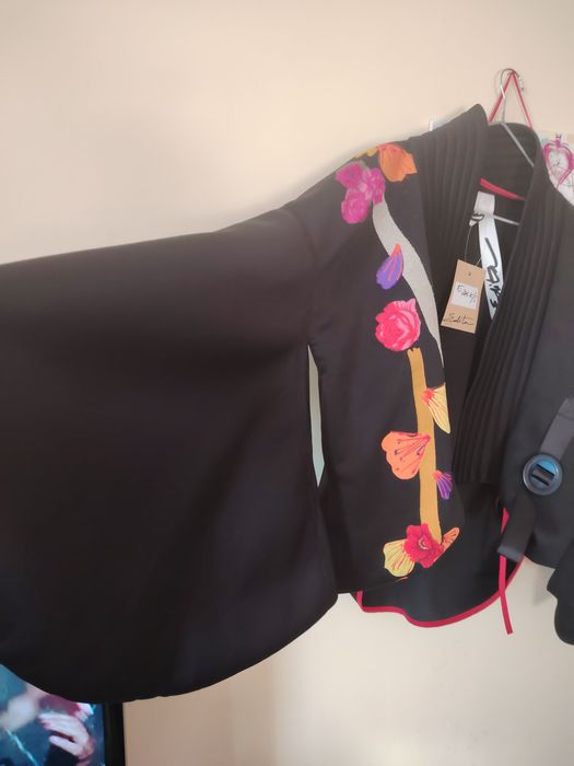 Kimono negru cu design floral