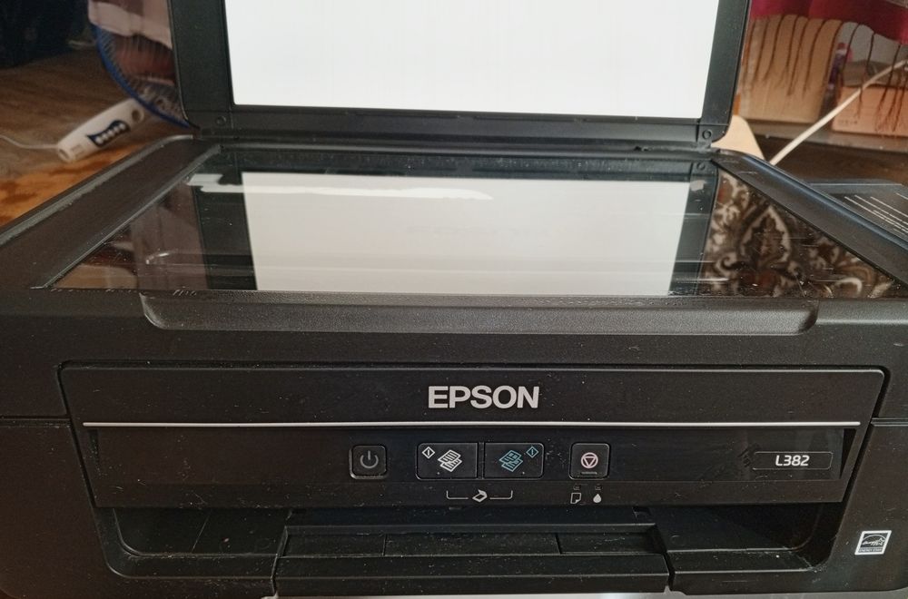 Продам принтер МФУ Epson L382 в отличном состоянии