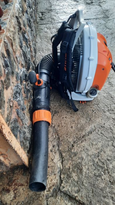 Vând suflanta Stihl BR 700