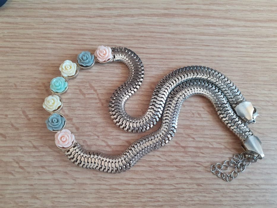 Красиво колие New look