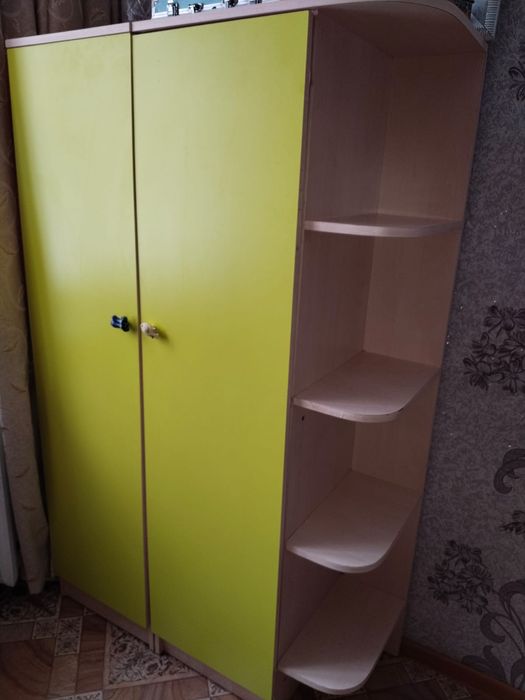 Продам почти даром детски диван и шкафчик