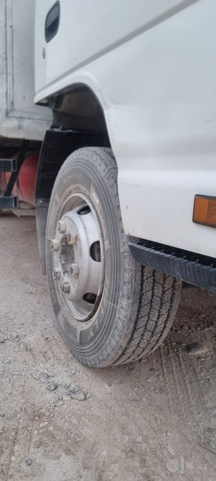 Isuzu gruzavoy furgon