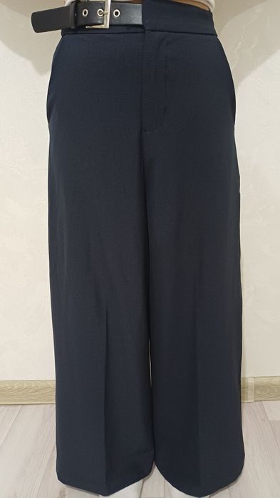 Брюки темно синего цвета