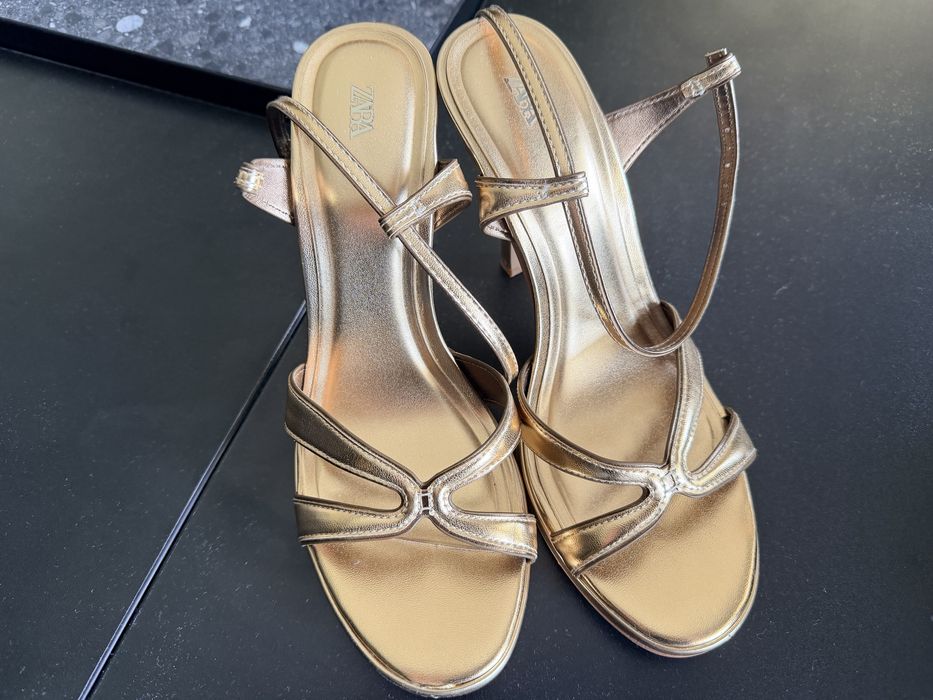 Vand sandale din piele Zara, marimea 39