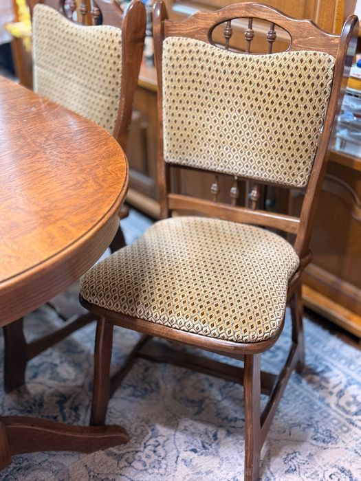 Masă Extensibilă și 4 Scaune – LEMN MASIV