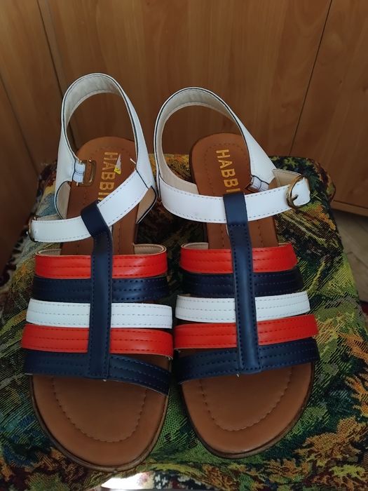 Sandale cu curele putin purtate