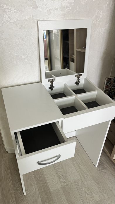 Туалетный столик