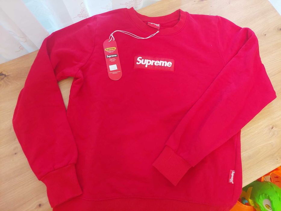 Чисто нов червен суитчер Supreme Box Logo