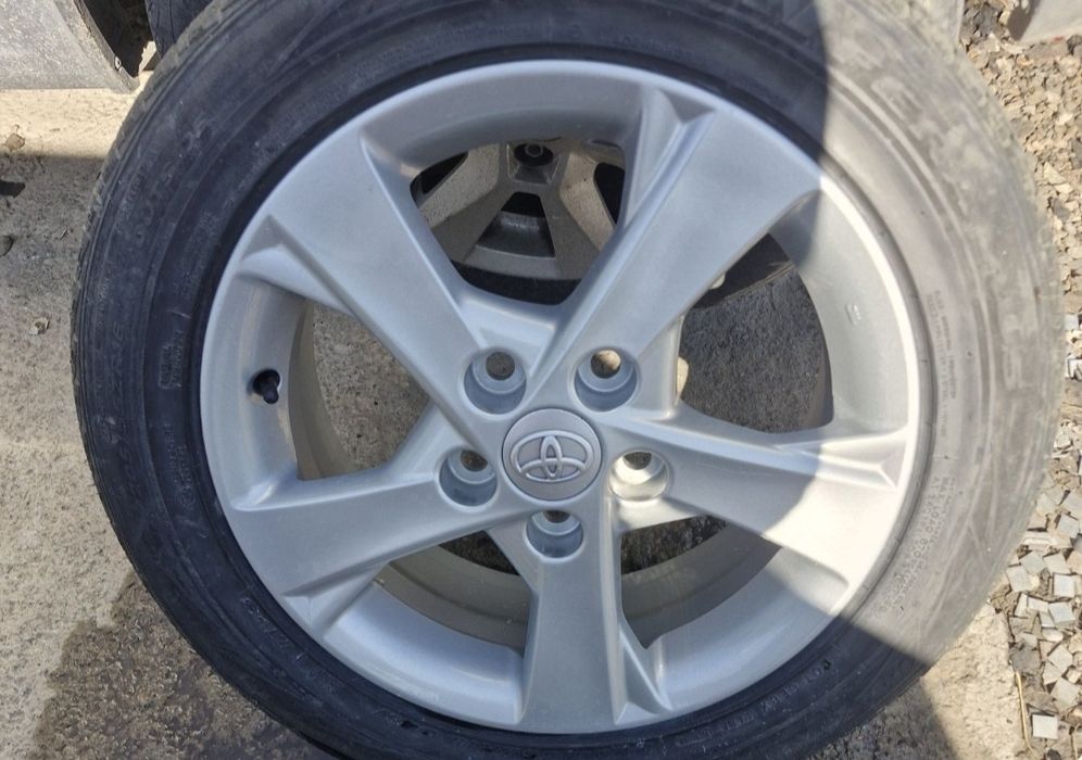 Продам оригинальные диски Toyota Corolla R16