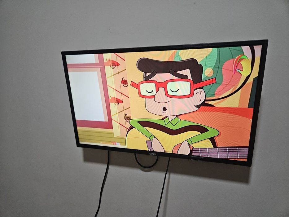 Телевизор 32 простой но в хорошем состояние