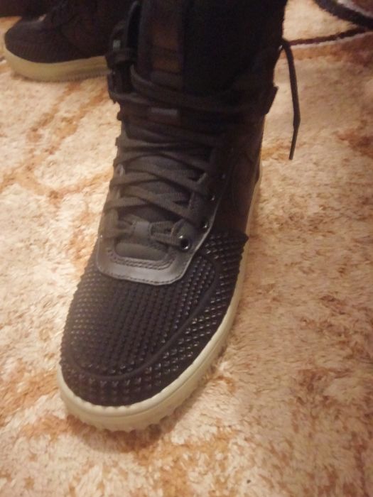 Vând Adidași că și noi