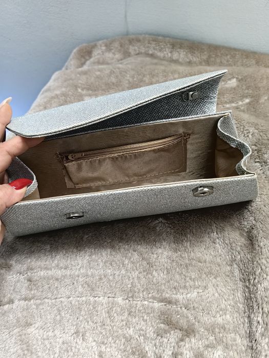 Сребриста чантичка