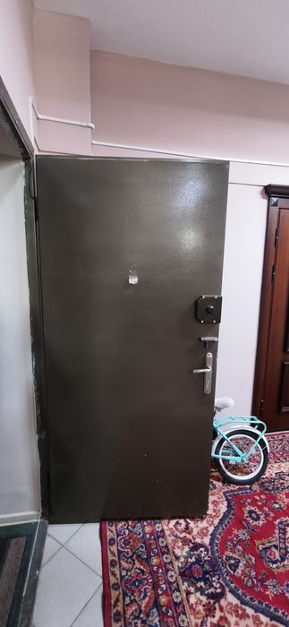 Продам железную дверь