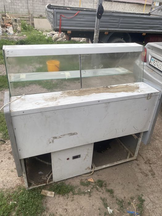 Срочно продам  Холодильная витрина / морозильник