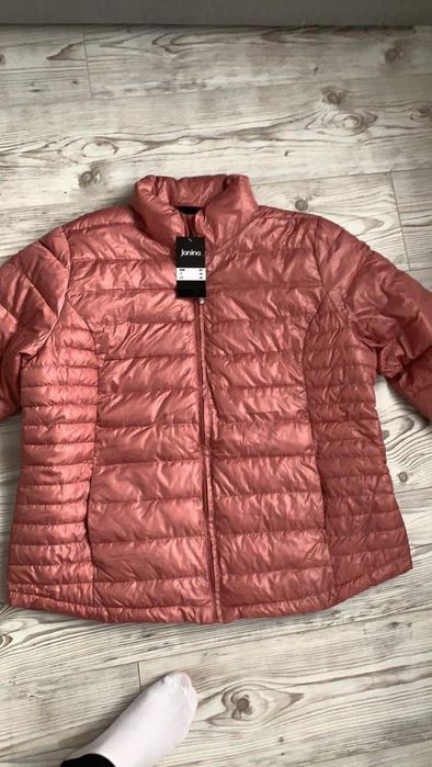 Дамски олекотени якета различни цветове и размери