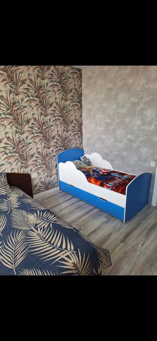 Продам 2 кровати,детская и взрослая