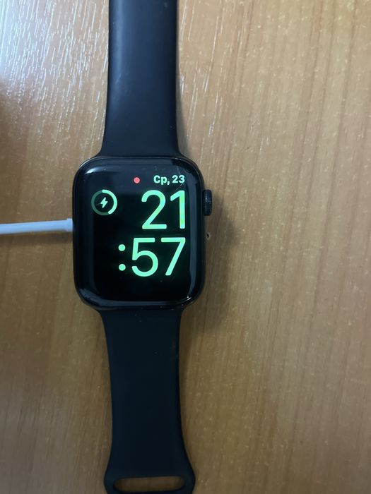 Apple Watch SE 2 44 мм — 93% АКБ