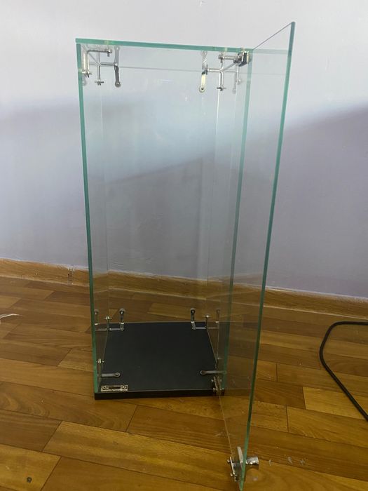 Стеклянная витрина 60х25х25