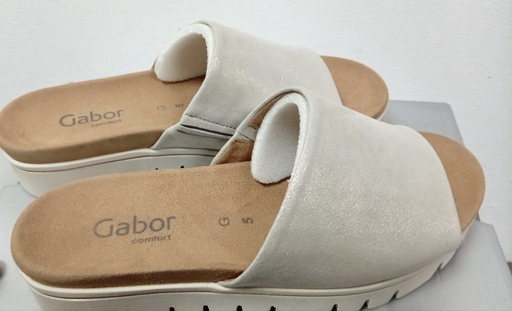 Женские шлёпанцы на платформе