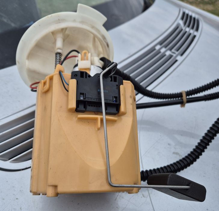 Подкачваща помпа, сонда резервоар ,нивомери ,мерцедес w212 350 CDI 201