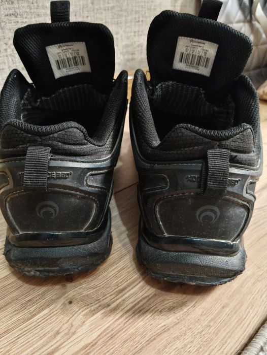 Кроссовки фирменые размеры 42 и 41