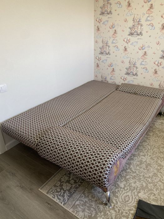 Продам б/у диван.