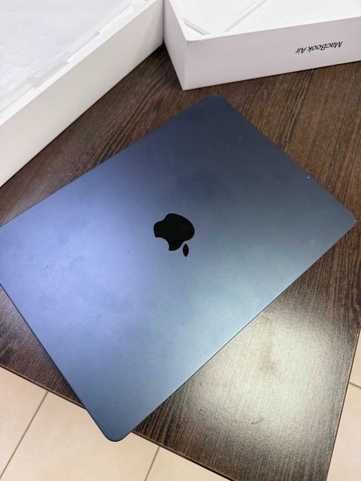 Продавам Apple MacBook Air A2681 (2022) | 13.6" | 16GB RAM | 512GB SSD