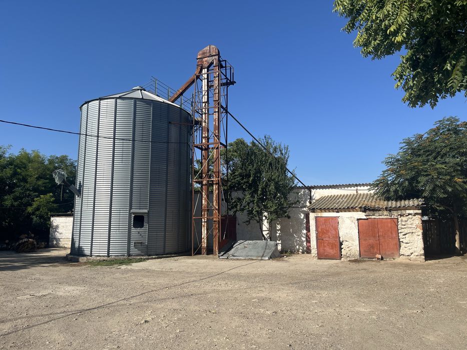 Vand moara de malai,siloz 200 t si magazii