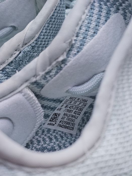 Yeezy Boost Cloud White mărimea 42.5