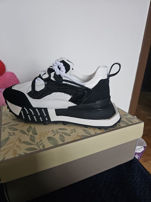 Продам стильные кросовки