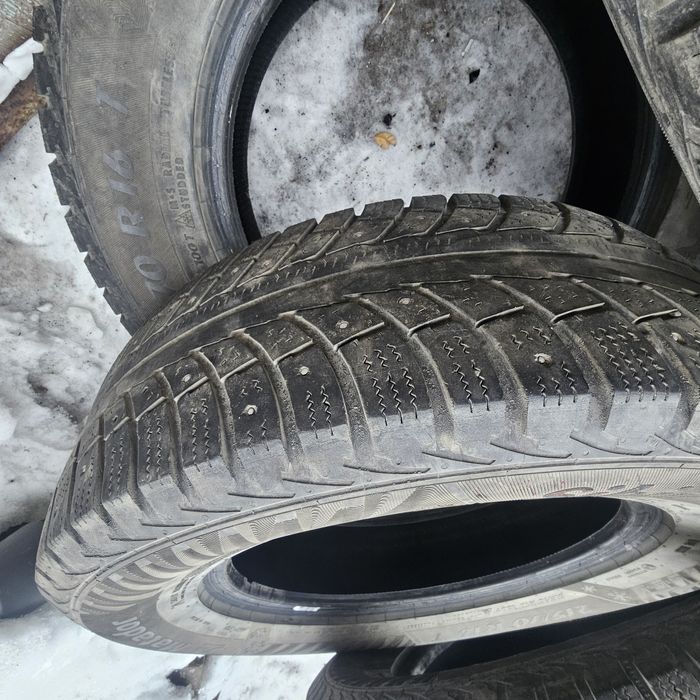 Продам шины 215,70,16