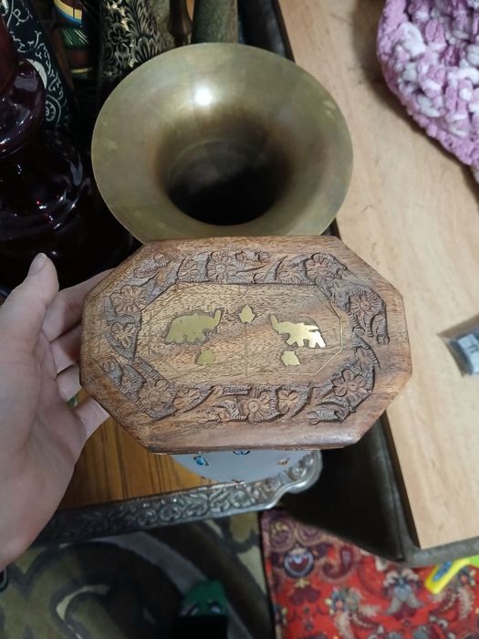 Деревянная шкатулка