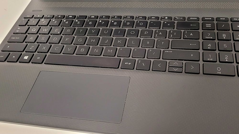 Laptop HP, Ryzen 3, 8GB RAM, SSD, Windows 11