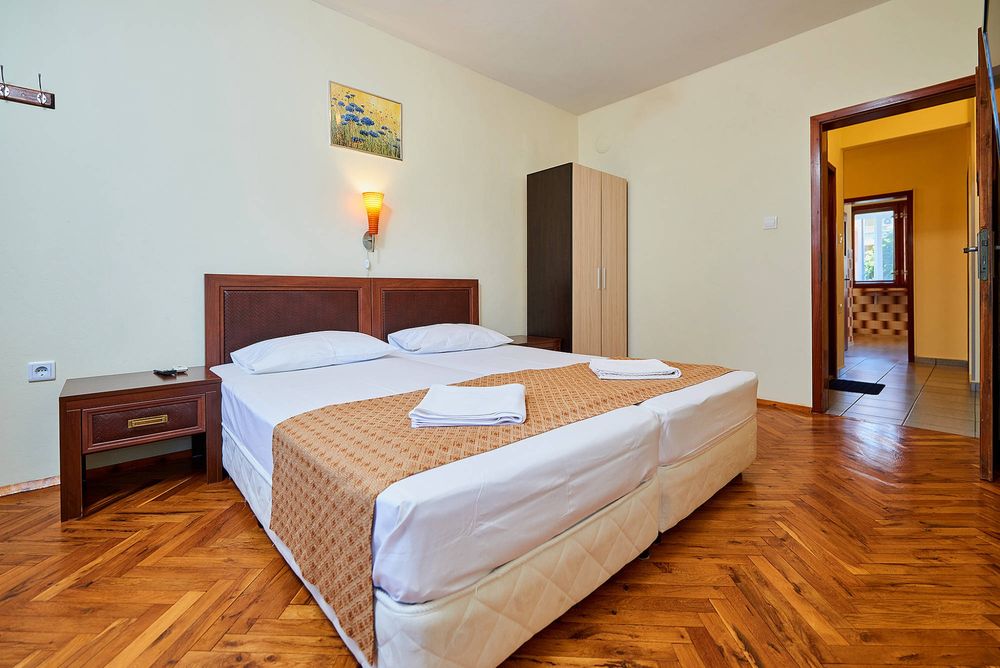 Дава се под наем Многостаен апартамент в Поморие - 90 кв.м за 382.5 € - Снимка #2