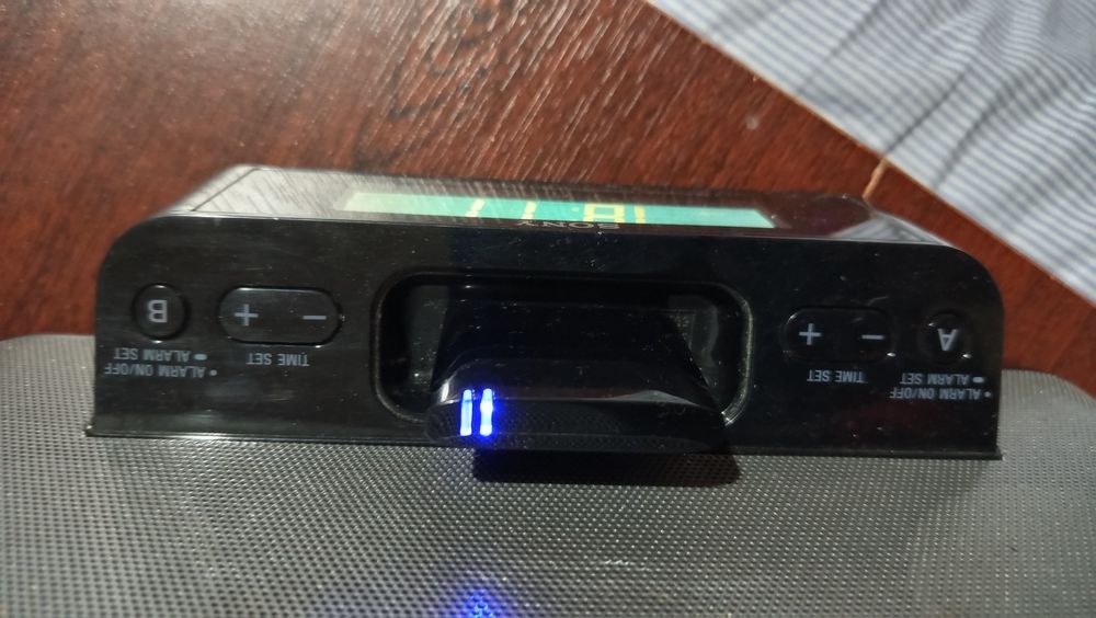 Док станция/радио часовник SONY
