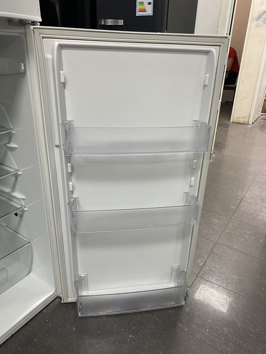 Хладилник Electrolux EJ2301AOW2, 228 л, Клас A+, H 140 см.
