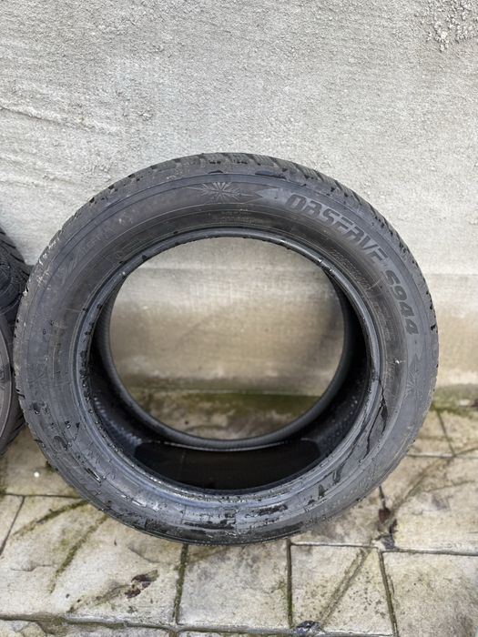 Vand doua anvelope iarna Toyo 225 / 55 / R18 stare buna