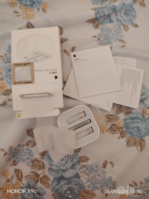 USB-C 20W power adapter