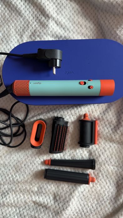 Маша dyson HS08 Airwrap