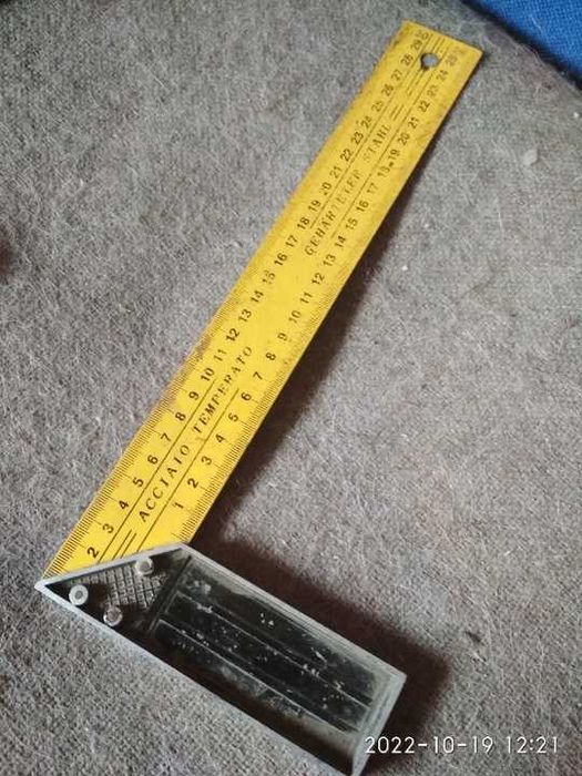 Линейка угловая .