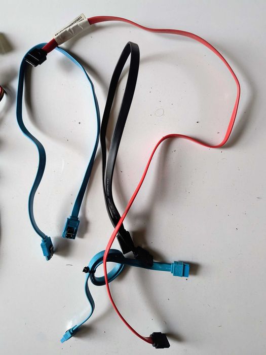 Molex към SATA, SATA към Molex, SATA (Serial ATA) кабели за данни