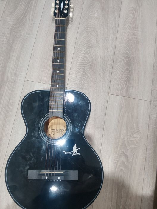 Продам гитару в хорошем состоянии