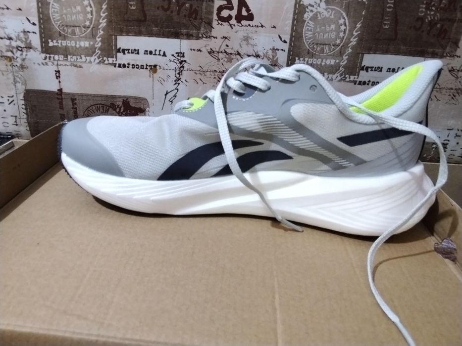 Новые кросовки за