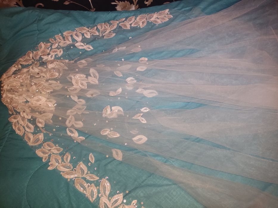 Скидка!Роскошная фата с камнями и вышивкой